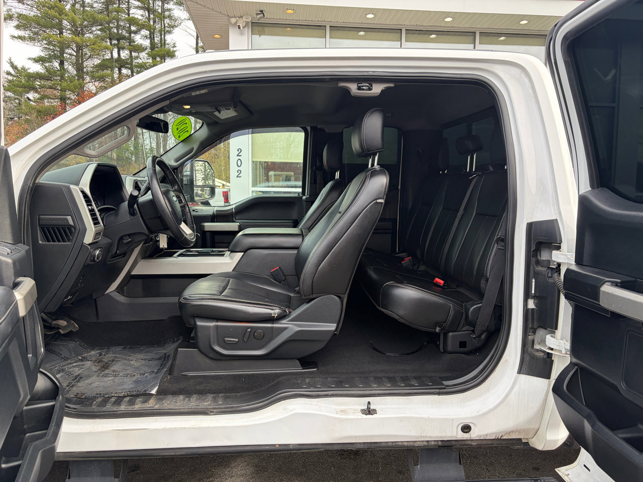 Used 2020 Ford F250 Lariat w/ Chrome Package image 37