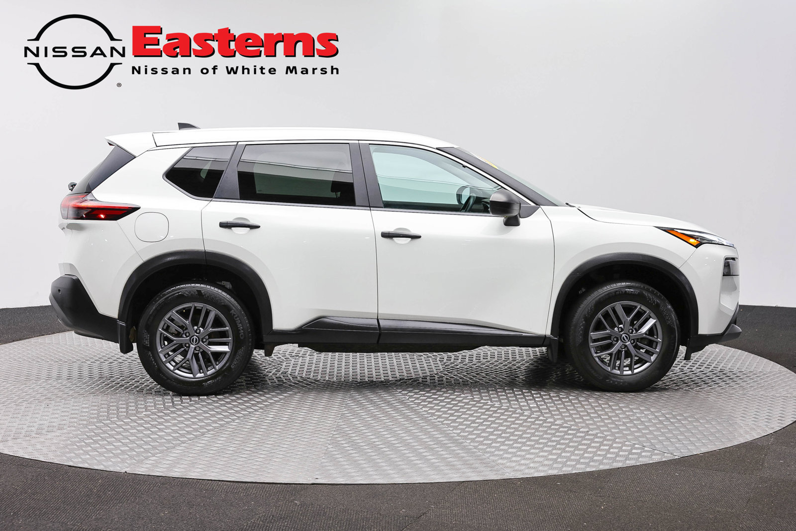 Used 2023 Nissan Rogue S AWD/4WD image 4