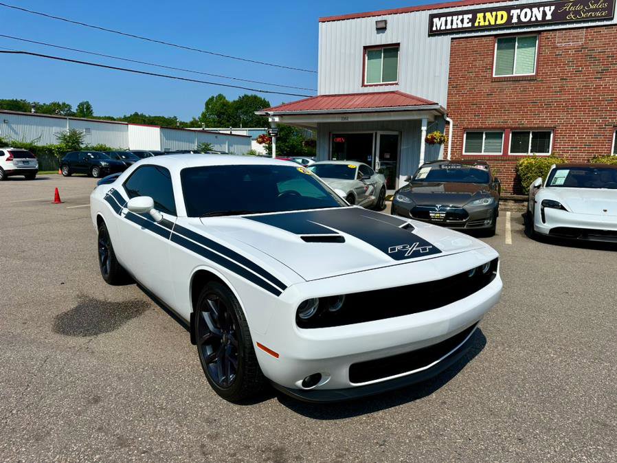Used 2020 Dodge Challenger SXT w/ Blacktop Package image 3