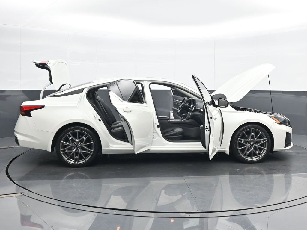 Used 2023 Nissan Altima 2.0 SR image 26