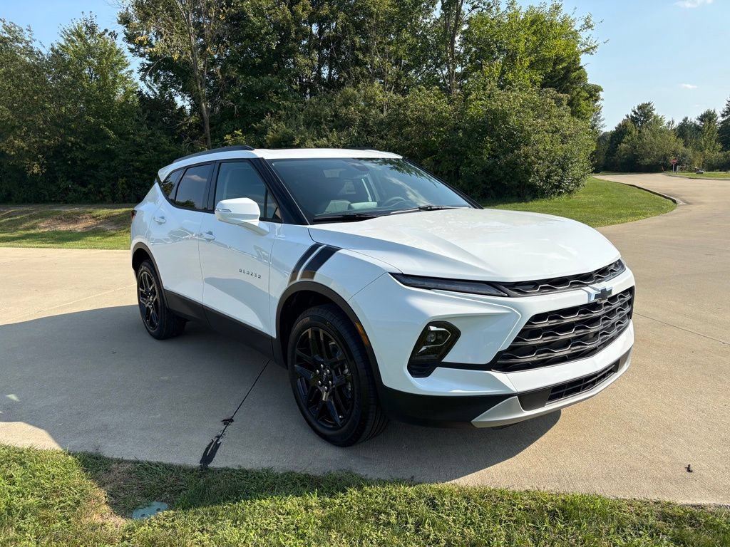 New 2026 Chevrolet Blazer LT w/ LPO, Arctic Package FWD image 11