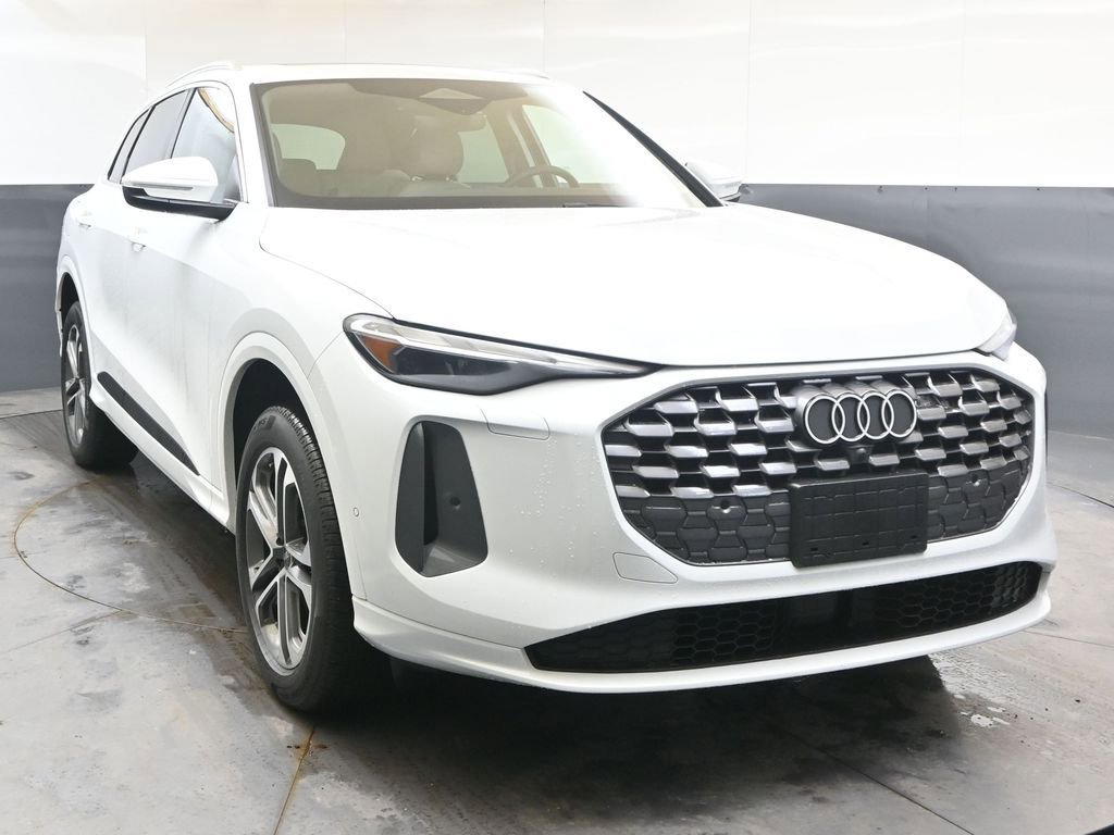 Certified 2025 Audi Q5 Premium w/ 19" Wheel Package image 8