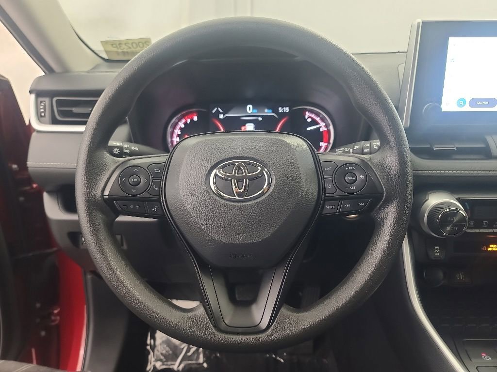 Used 2025 Toyota RAV4 XLE AWD/4WD image 32