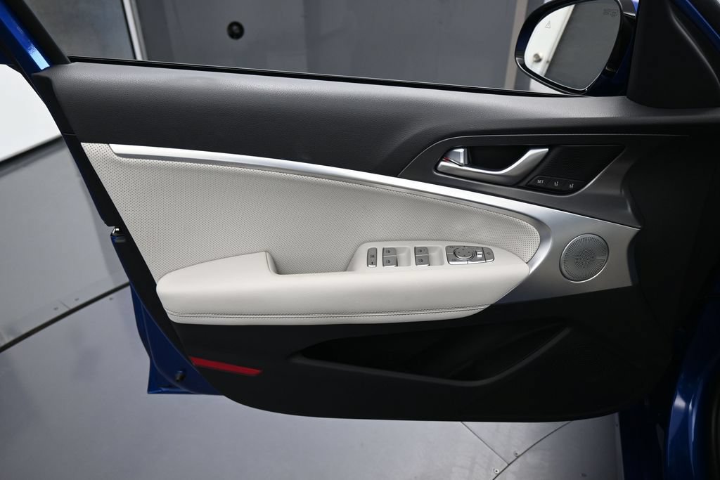 Used 2024 Genesis G70 3.3T Advanced RWD image 13