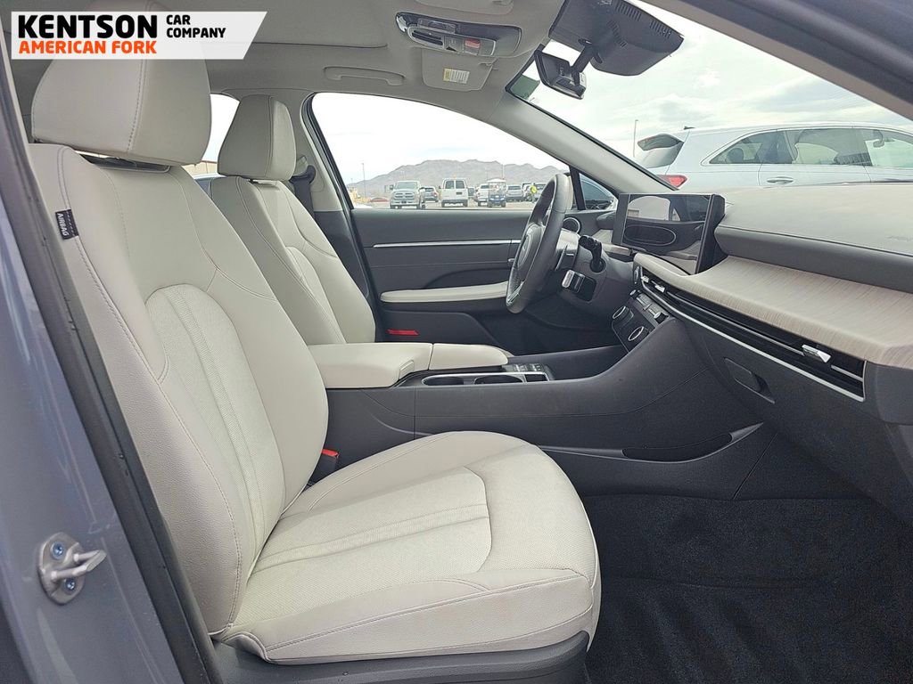 Used 2025 Hyundai Sonata Limited image 8