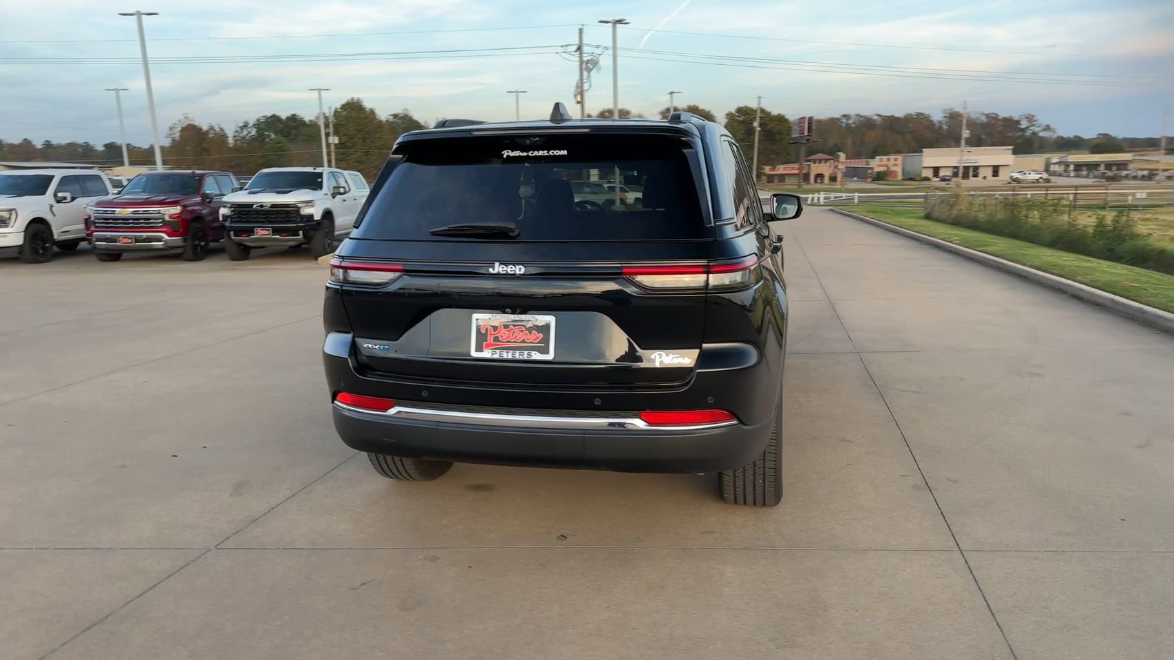 New 2023 Jeep Grand Cherokee 4WD 4xe w/ Luxury Tech Group II image 7