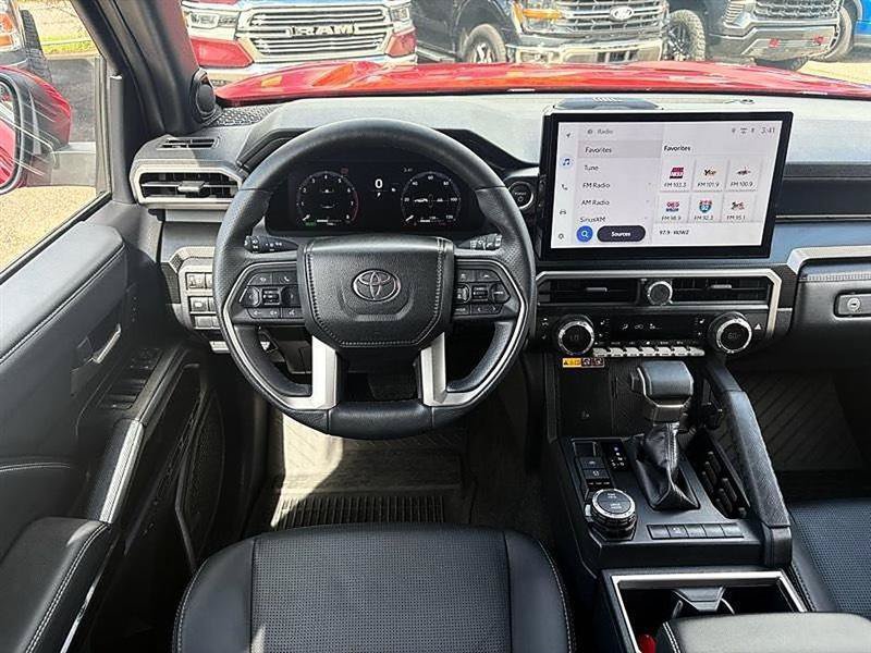 Used 2025 Toyota 4Runner Limited AWD/4WD image 48