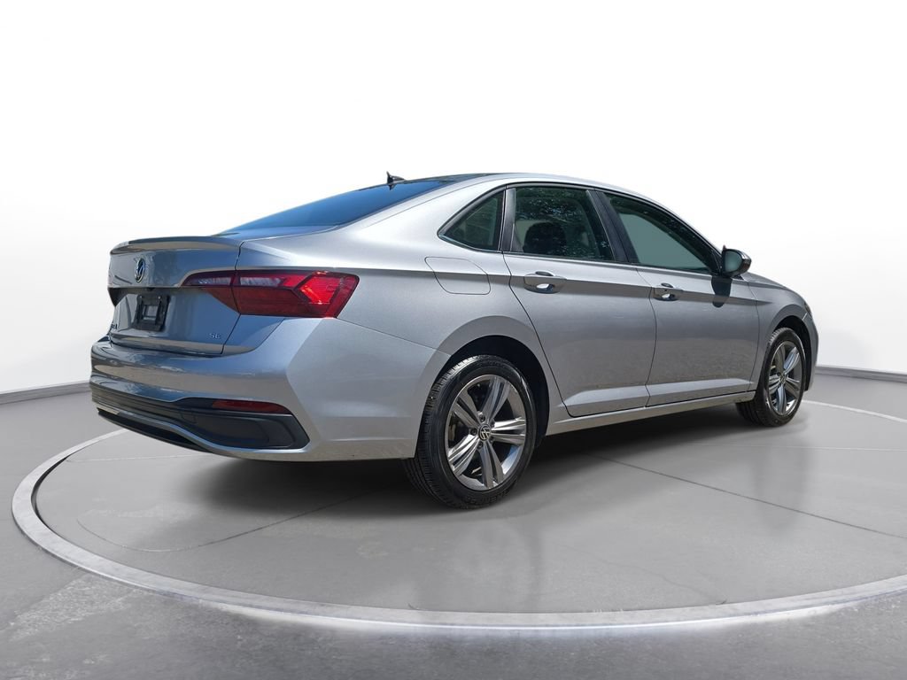 Used 2024 Volkswagen Jetta SE FWD image 5