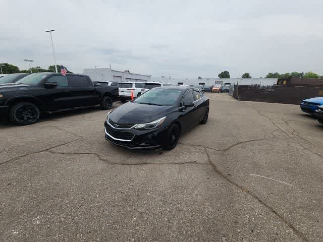 Used 2017 Chevrolet Cruze LT w/ Convenience Package FWD image 2