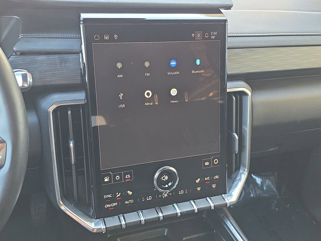 Used 2025 GMC Acadia Elevation image 13