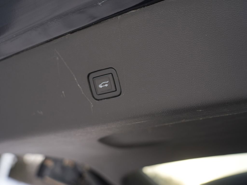 Used 2020 Chevrolet Traverse LT w/ Driver Confidence II Package image 28