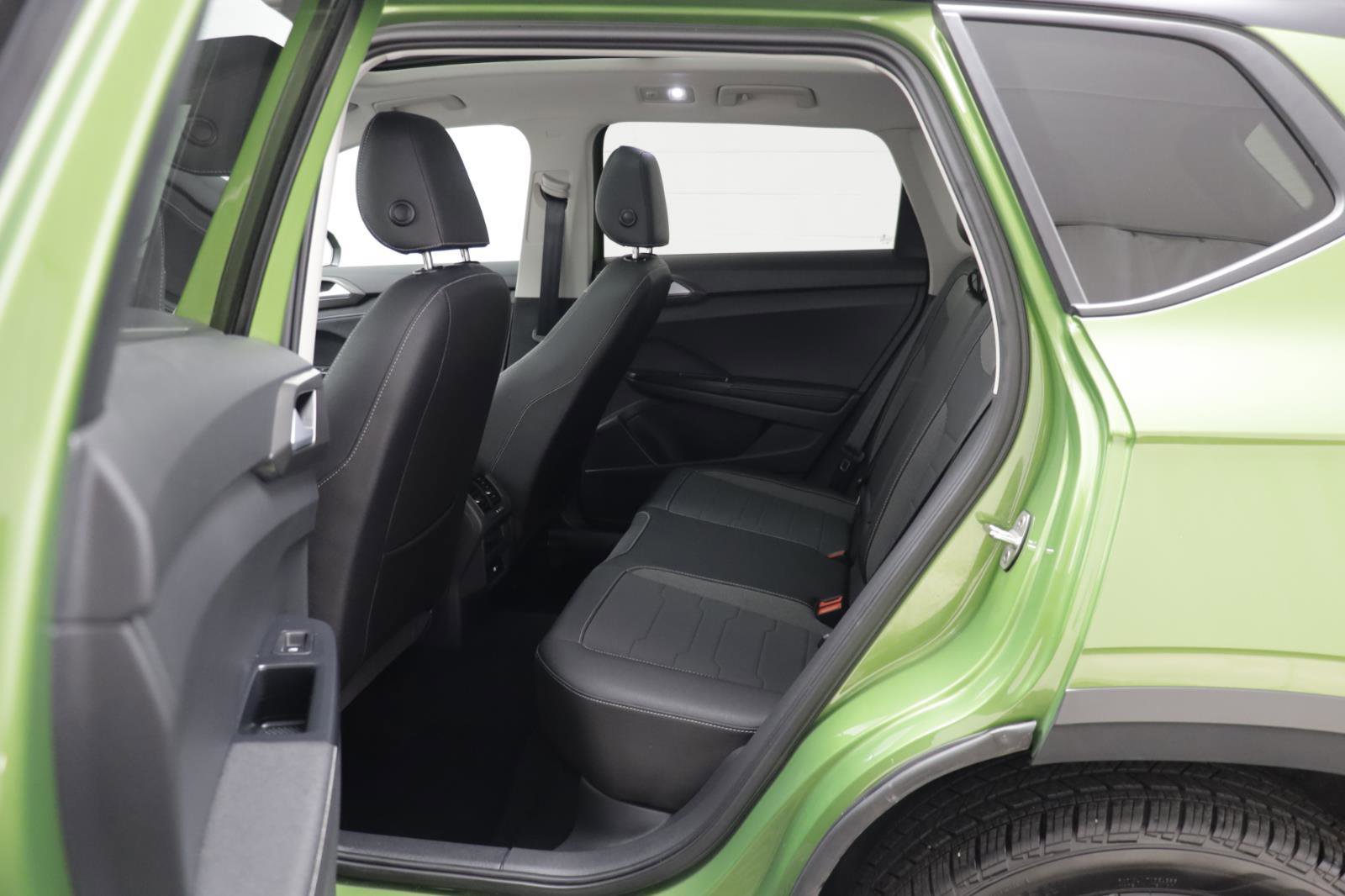 Used 2025 Volkswagen Taos SE image 13