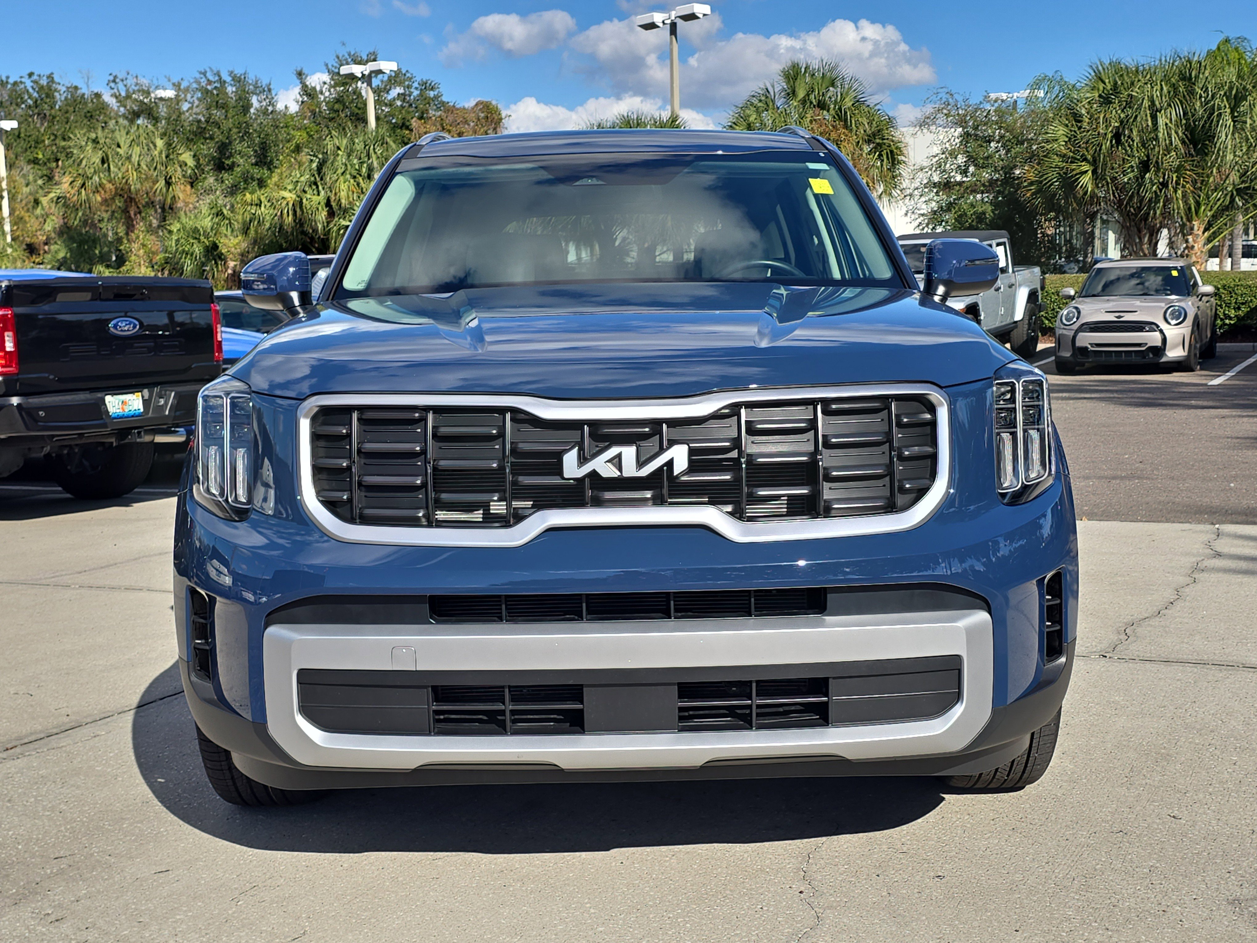 Used 2025 Kia Telluride S image 3