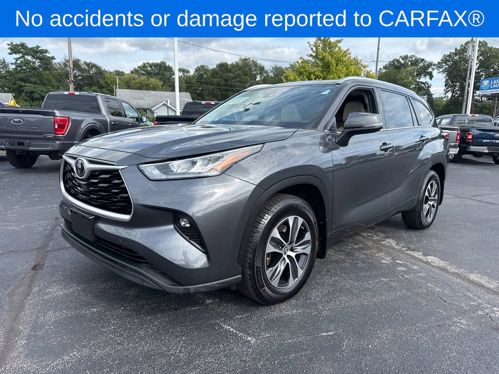Used 2020 Toyota Highlander XLE AWD/4WD image 2