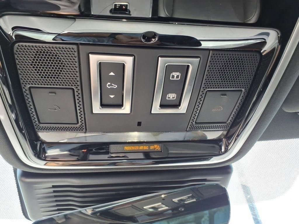 Used 2025 Land Rover Range Rover Velar Dynamic SE AWD/4WD image 27