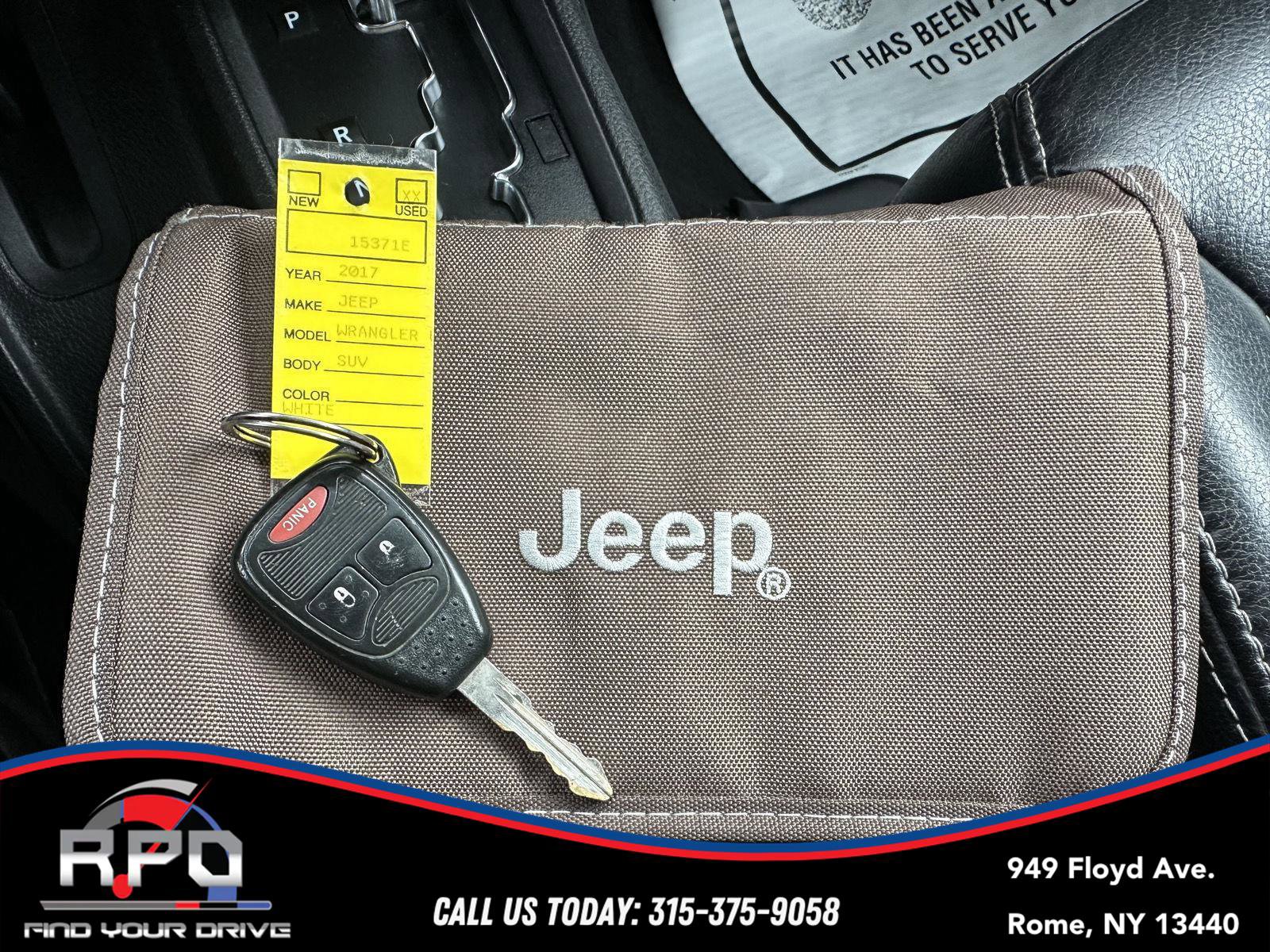 Used 2017 Jeep Wrangler Unlimited Sahara w/ Connectivity Group image 32