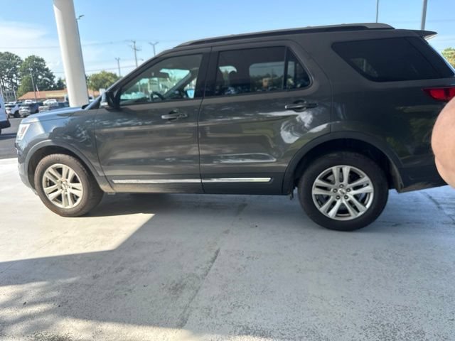 Used 2018 Ford Explorer XLT w/ Equipment Group 202A AWD/4WD image 7