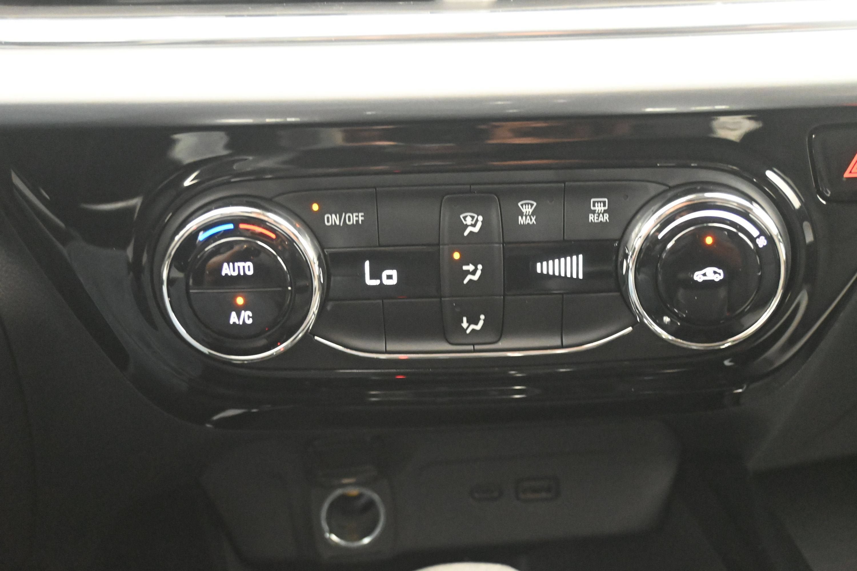 Used 2024 Chevrolet Trax LT FWD image 16