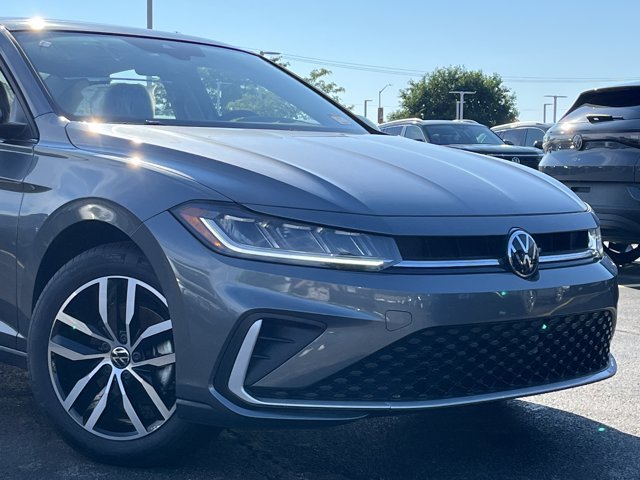 New 2026 Volkswagen Jetta SE FWD image 3