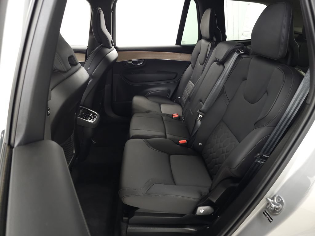 Certified 2025 Volvo XC90 B5 Plus AWD/4WD image 34