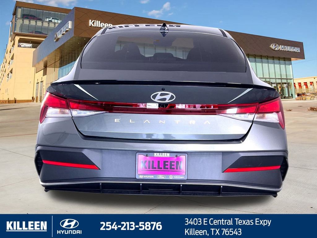 Used 2025 Hyundai Elantra Sport image 8