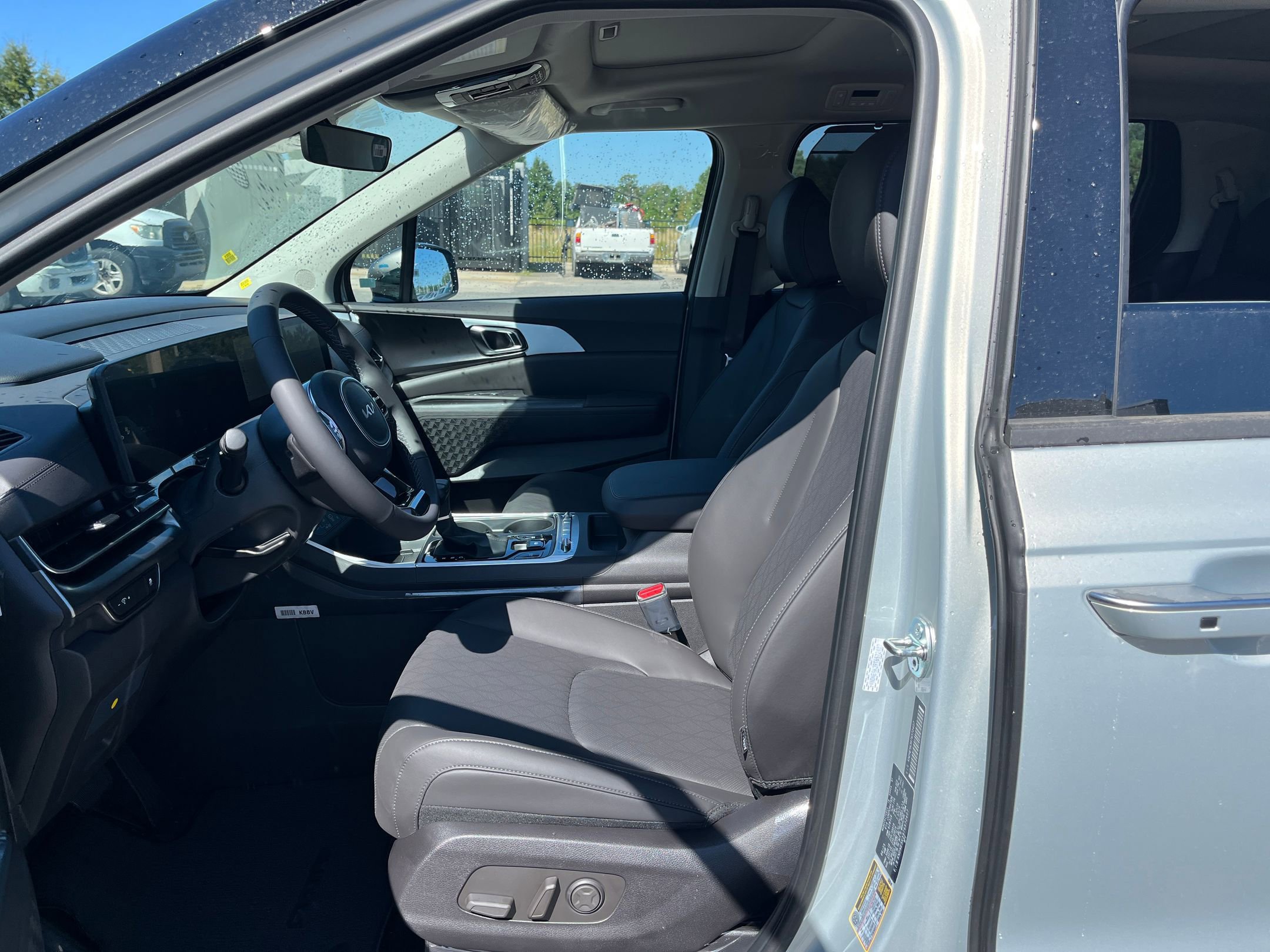 New 2026 Kia Carnival SX w/ SX Dark Edition Package image 31