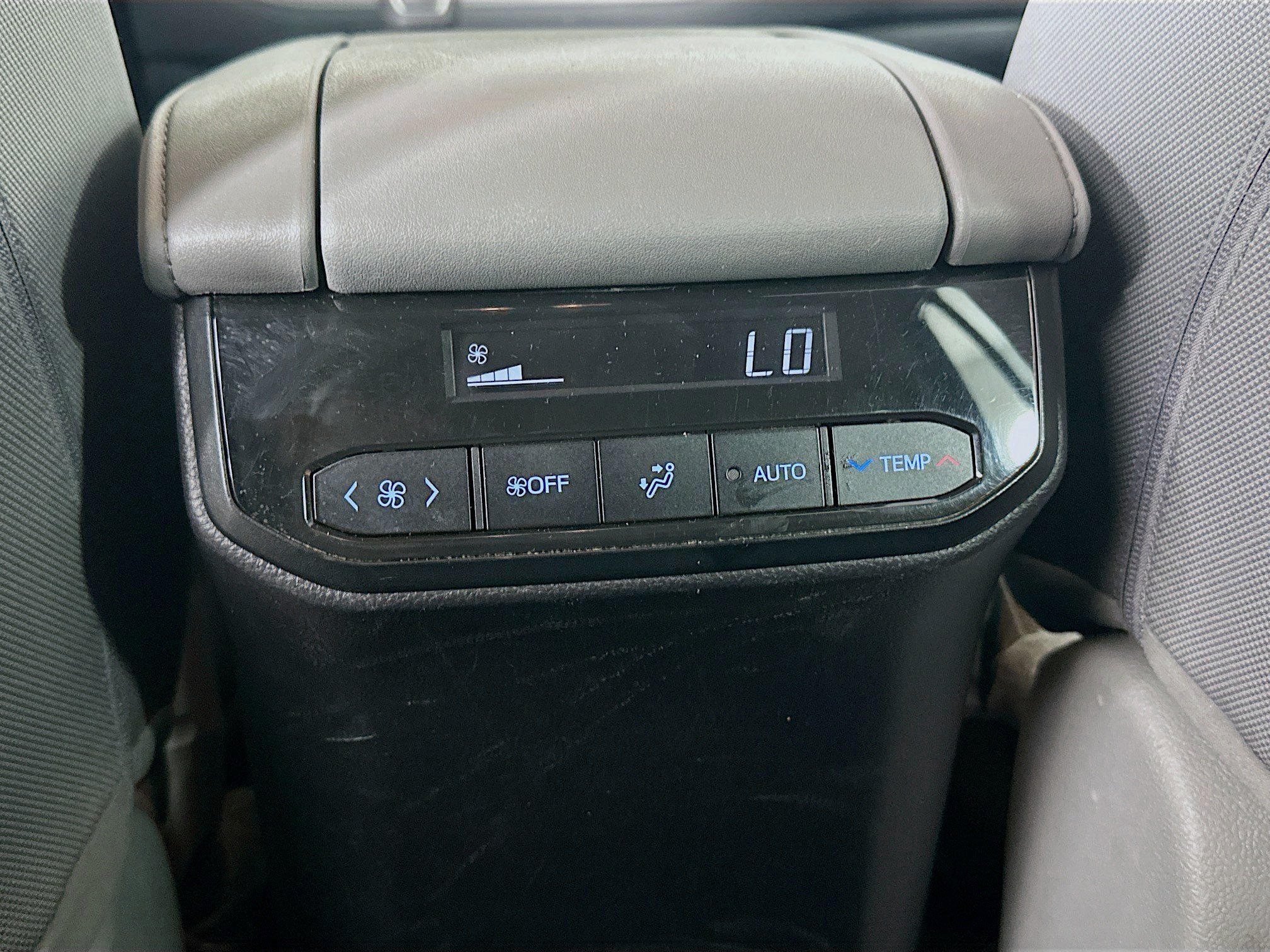 Used 2022 Toyota Highlander LE FWD image 26