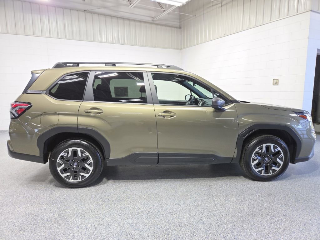 Used 2025 Subaru Forester Premium AWD/4WD image 8