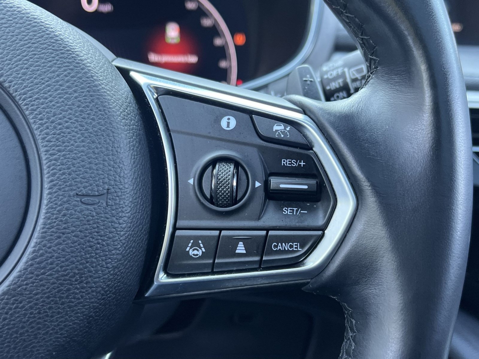 Used 2023 Acura MDX SH-AWD image 38