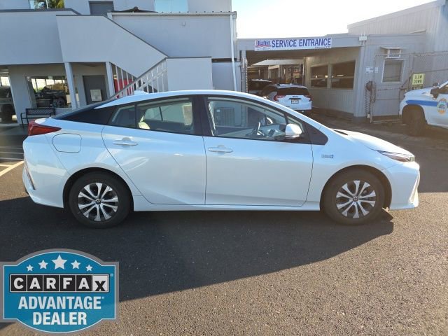 Used 2022 Toyota Prius Prime LE image 2