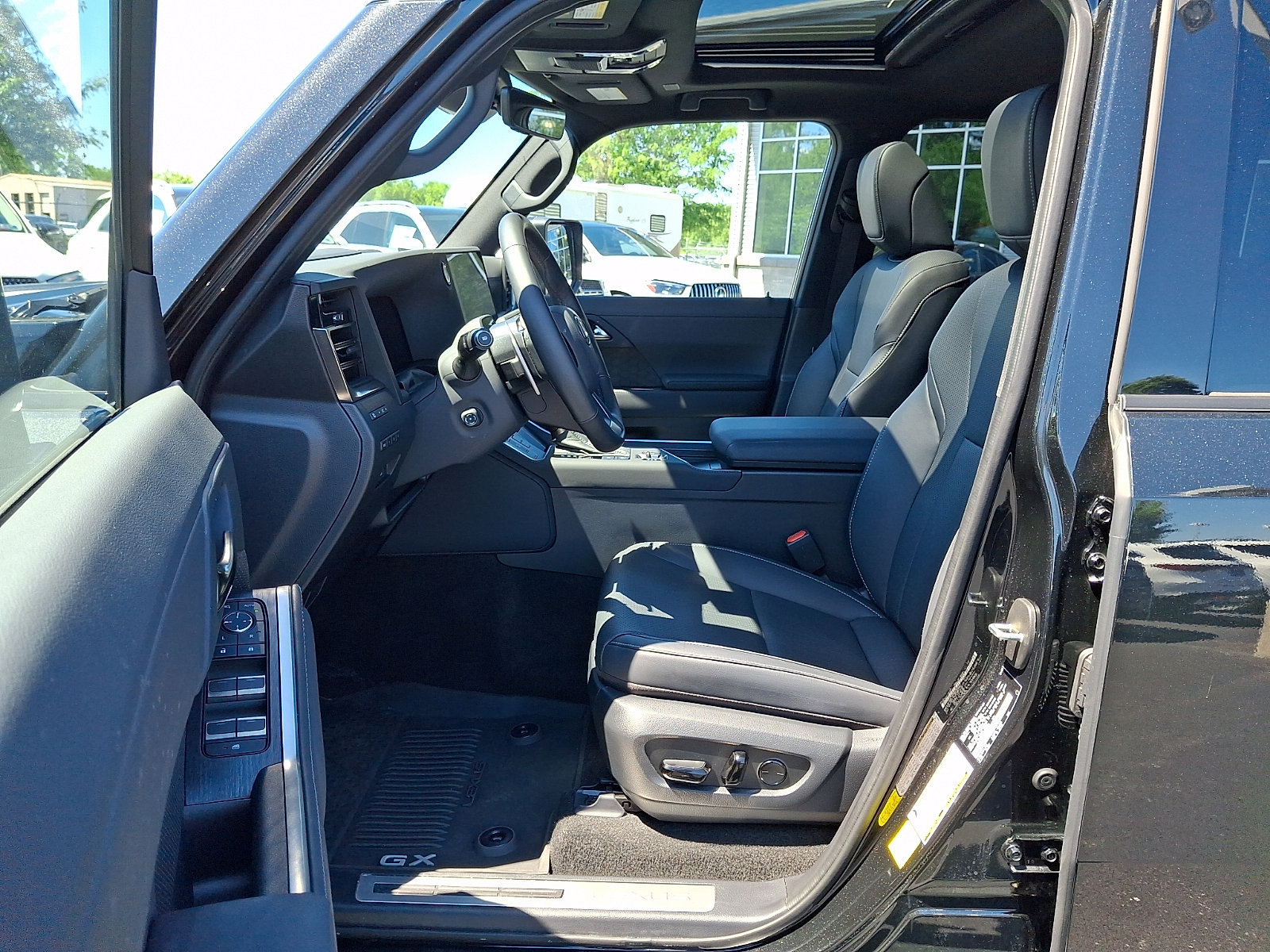 Used 2025 Lexus GX 550 w/ Accessory Package (2T) AWD/4WD image 14