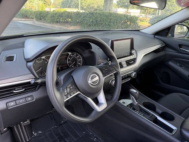 Used 2025 Nissan Altima 2.5 SV FWD image 13