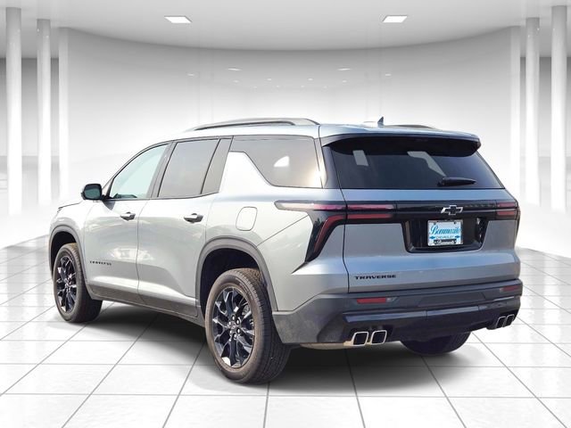 Used 2026 Chevrolet Traverse LT w/ Midnight/Sport Edition FWD image 3