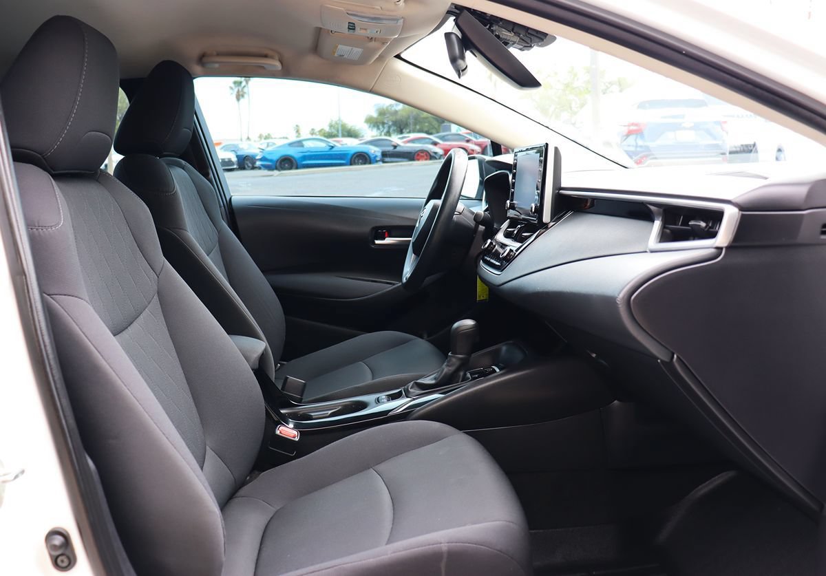 Used 2021 Toyota Corolla LE FWD image 34