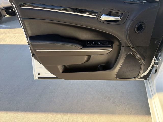 Used 2020 Chrysler 300 S RWD image 9