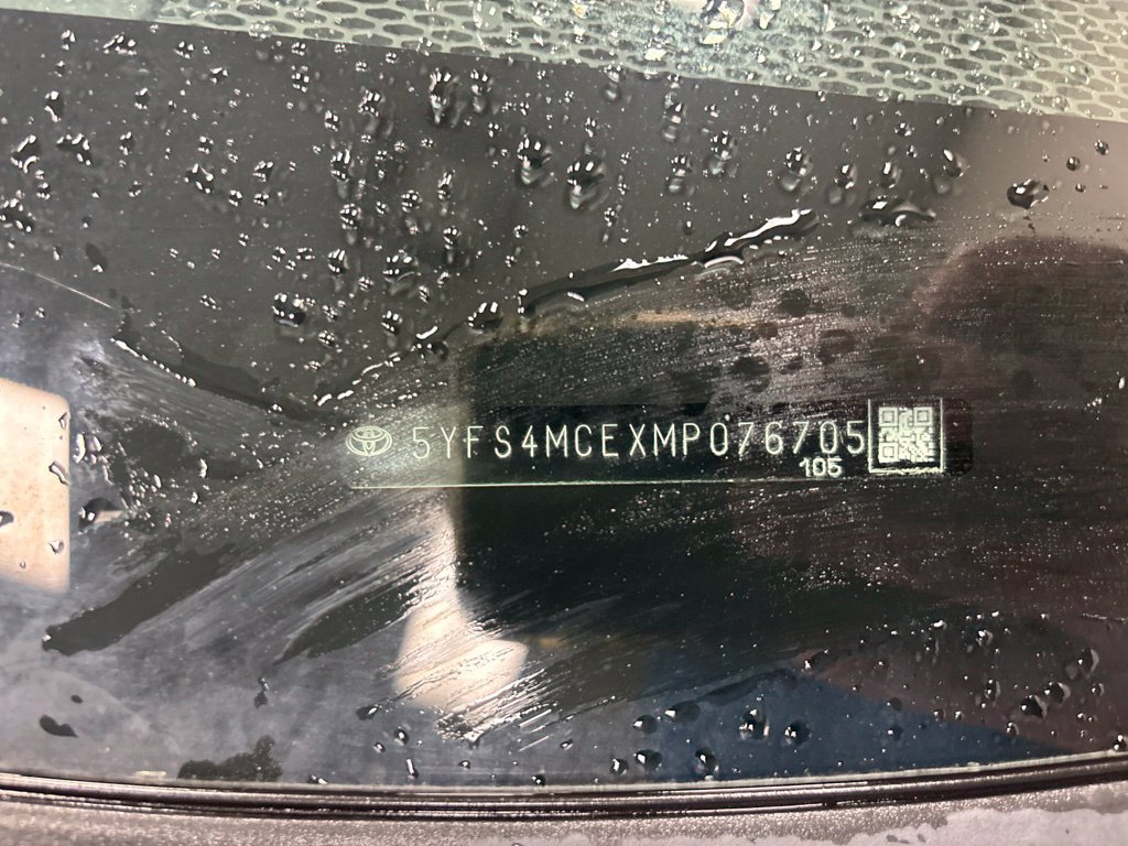 Used 2021 Toyota Corolla SE FWD image 3