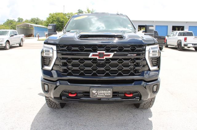 Used 2025 Chevrolet Silverado 2500 ZR2 w/ Technology Package image 2