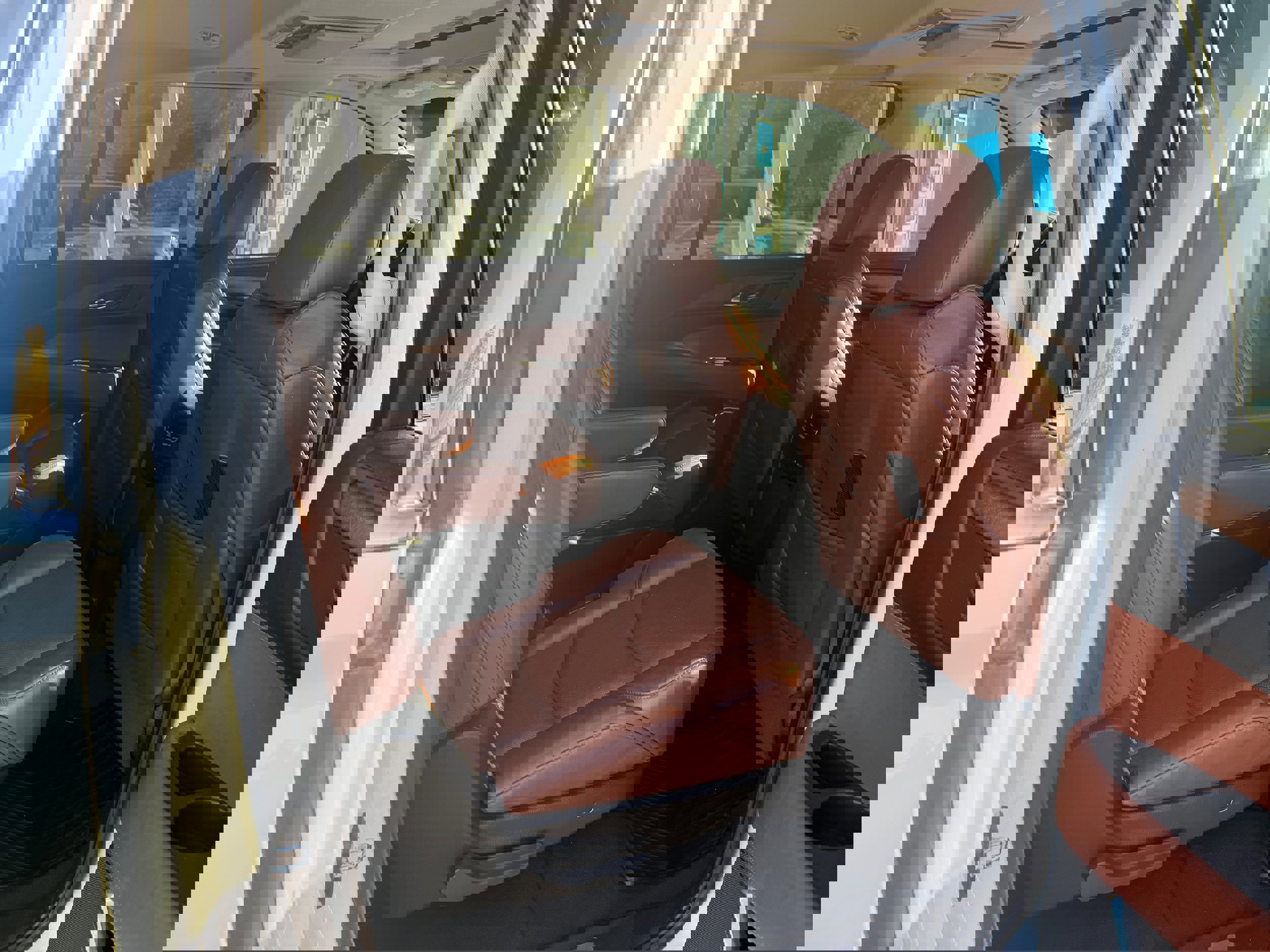 Used 2019 Cadillac Escalade ESV Premium Luxury image 8