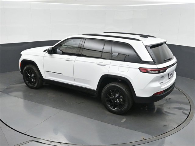 New 2025 Jeep Grand Cherokee Altitude image 22