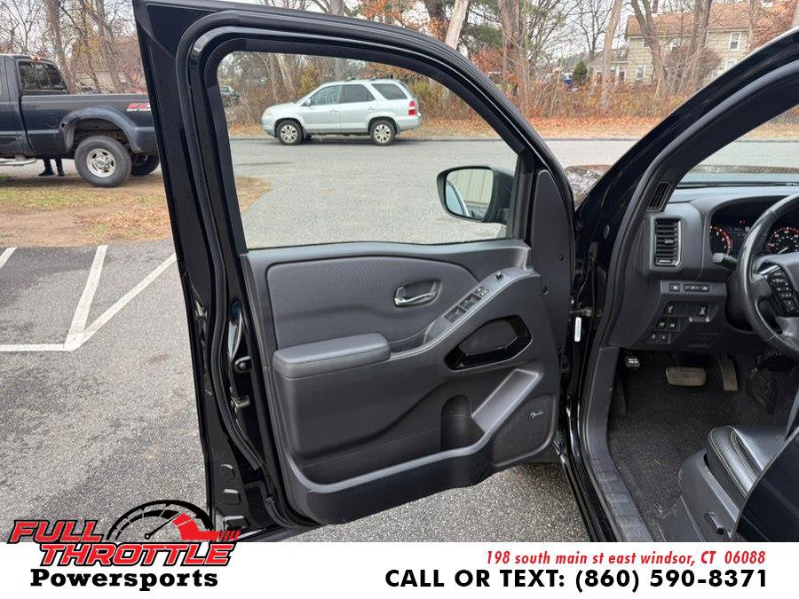 Used 2022 Nissan Frontier PRO-4X w/ Pro-4X Premium Package image 16