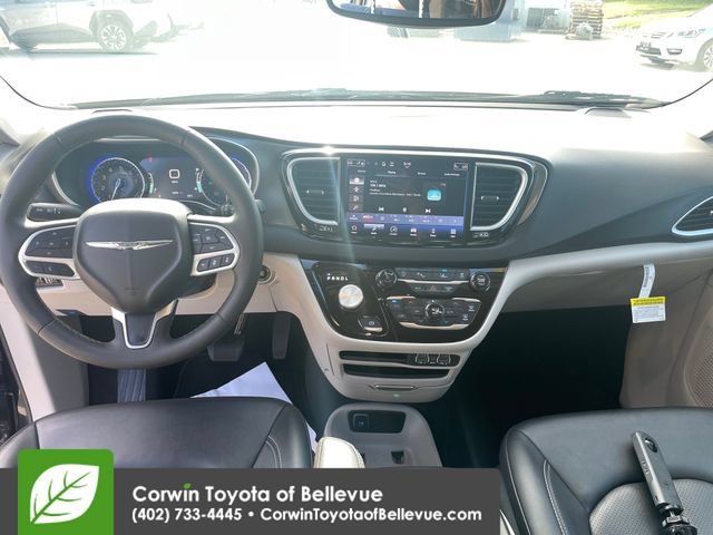 Used 2024 Chrysler Pacifica Touring-L FWD image 20