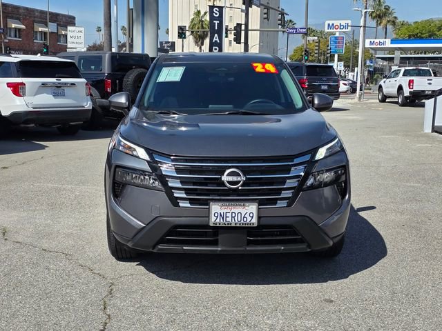 Used 2024 Nissan Rogue SV image 2