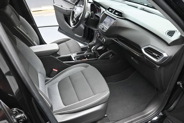 Used 2023 Chevrolet TrailBlazer LT FWD image 39