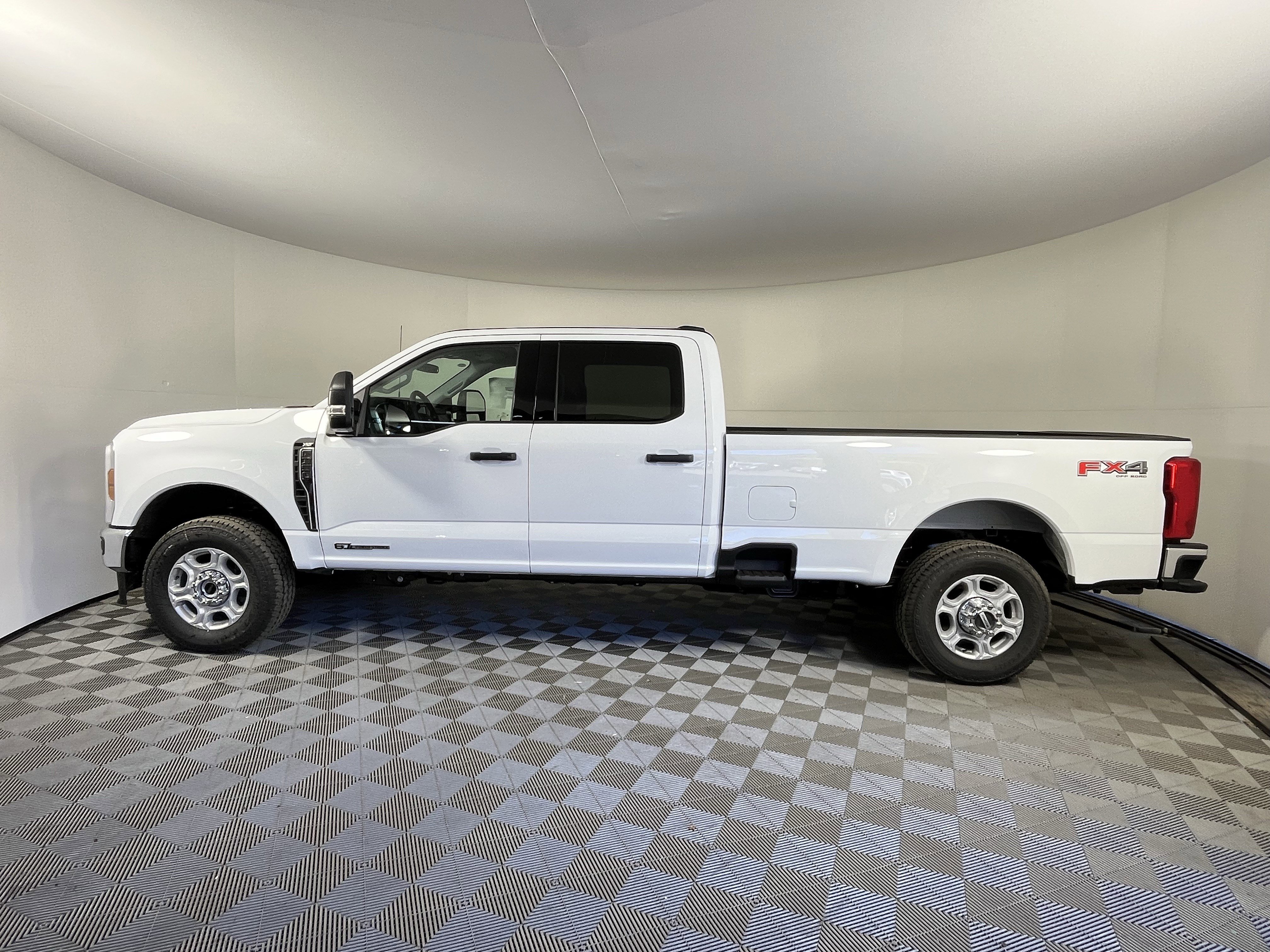 New 2026 Ford F350 XLT w/ FX4 Off-Road Package image 2
