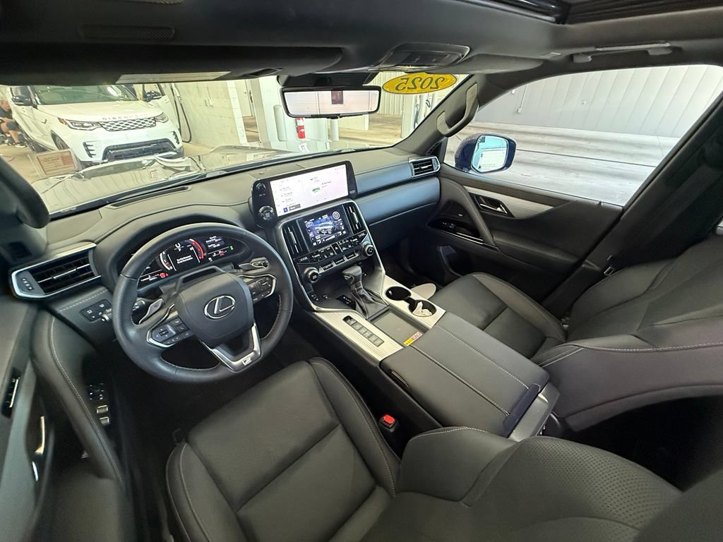 Used 2025 Lexus LX 600 F Sport w/ Accessory Package (2T) AWD/4WD image 29