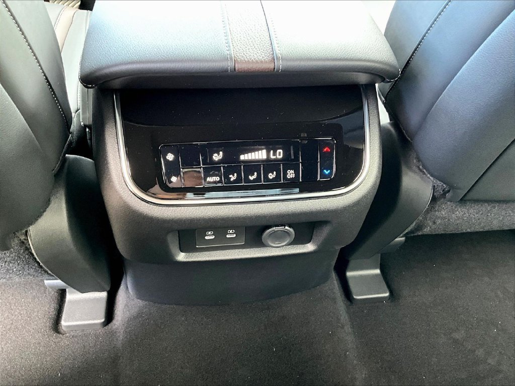 New 2026 Nissan Armada SL w/ Captain's Chari Seat Package AWD/4WD image 19