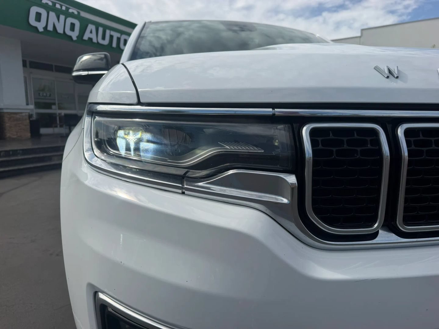 Used 2024 Jeep Wagoneer L Series II RWD image 14