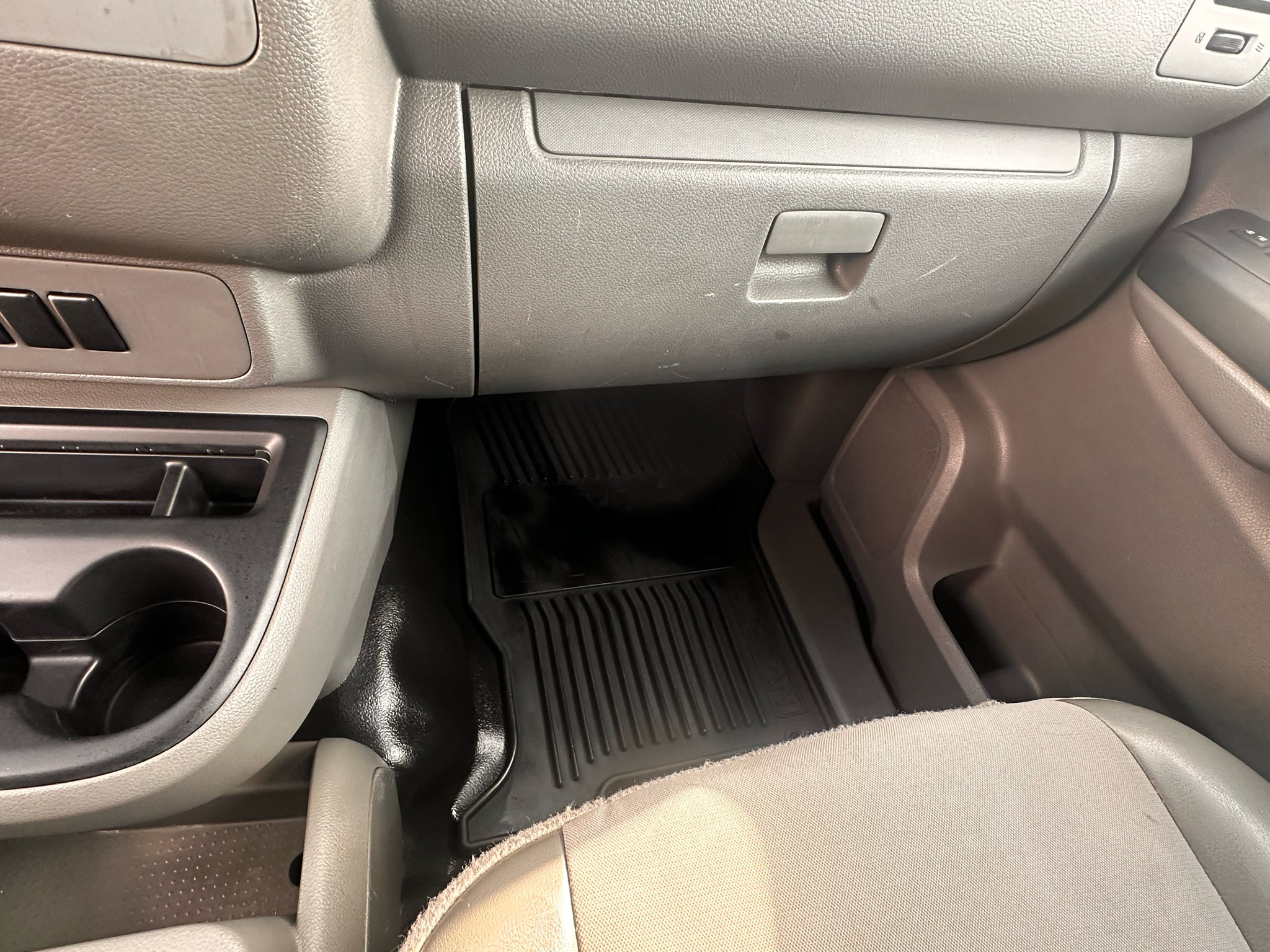 Used 2015 Nissan NV 2500 SV image 22