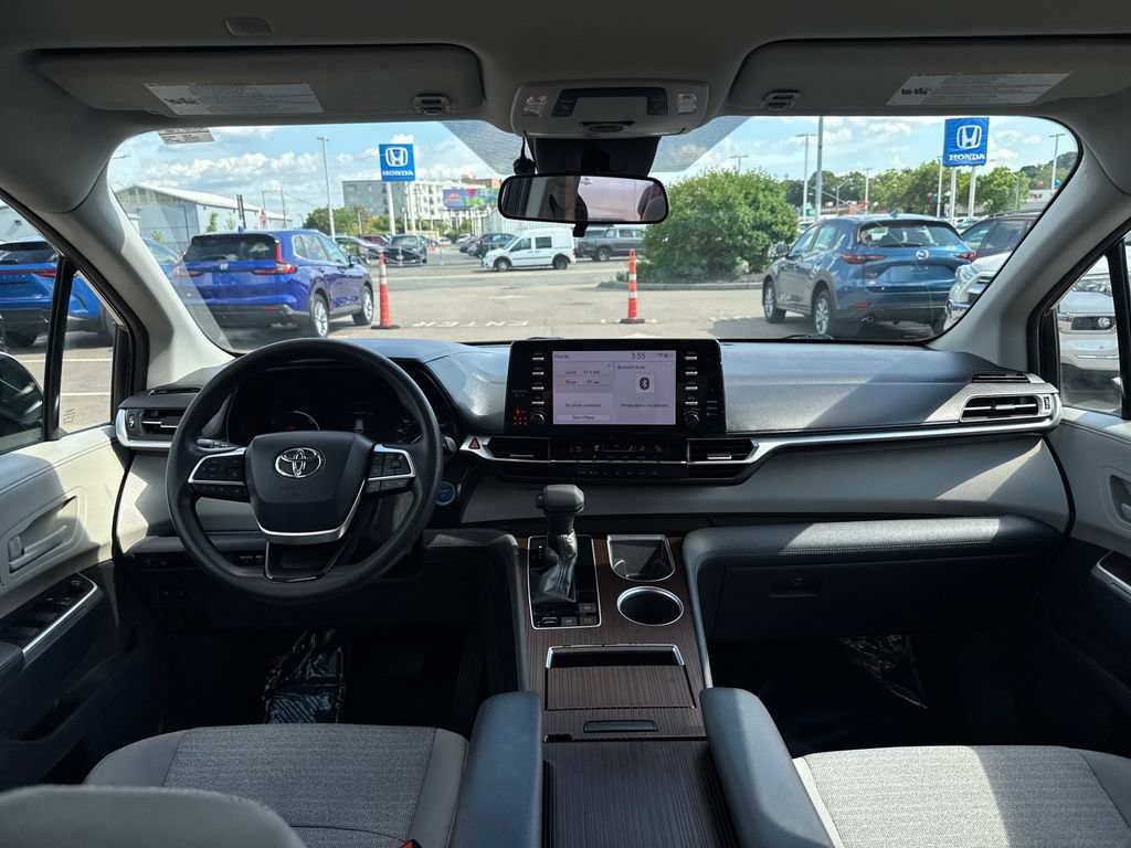 Used 2021 Toyota Sienna LE AWD/4WD image 10