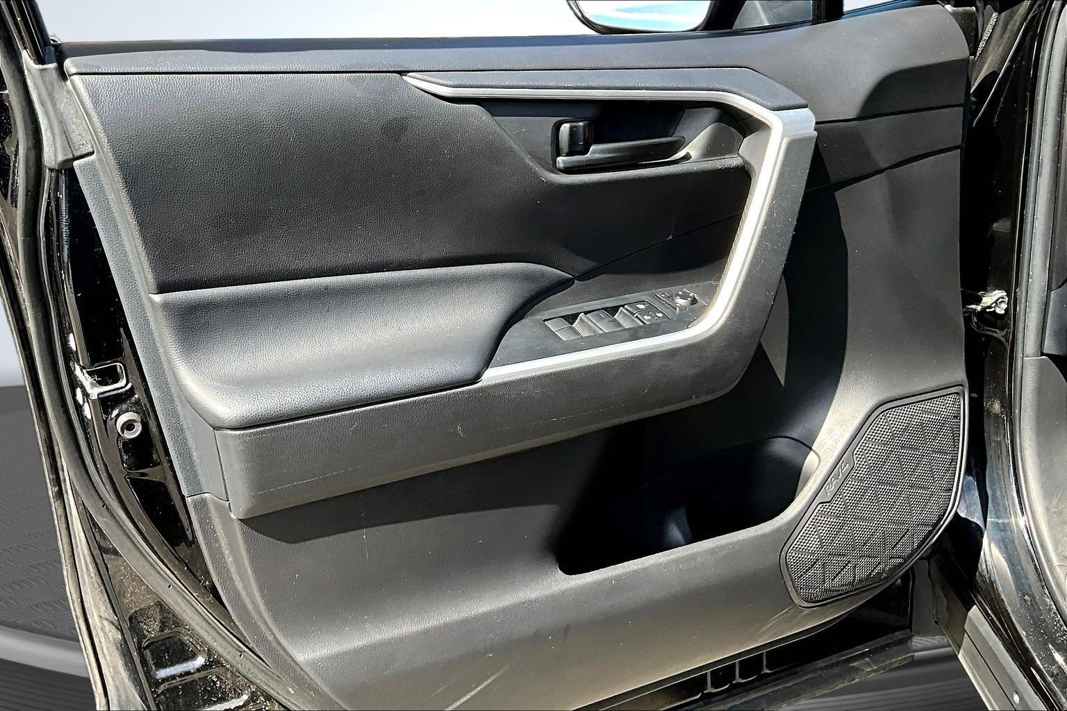 Used 2023 Toyota RAV4 LE AWD/4WD image 18